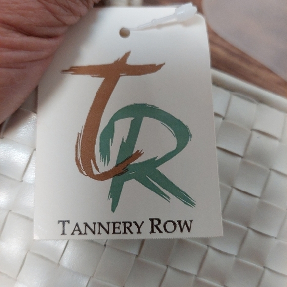 Vintage* Tannery Row Pearl White Vinyl? Basket Weave Bag - Picture 4 of 16